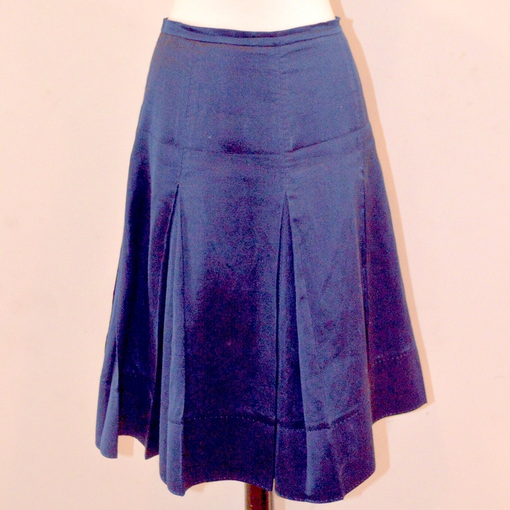 Dark navy pleated skirt